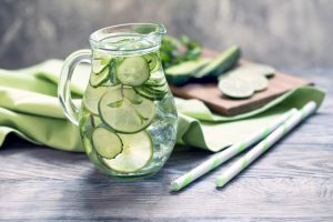 Nước uống detox dưa chuột và chanh phổ biến và dễ làm